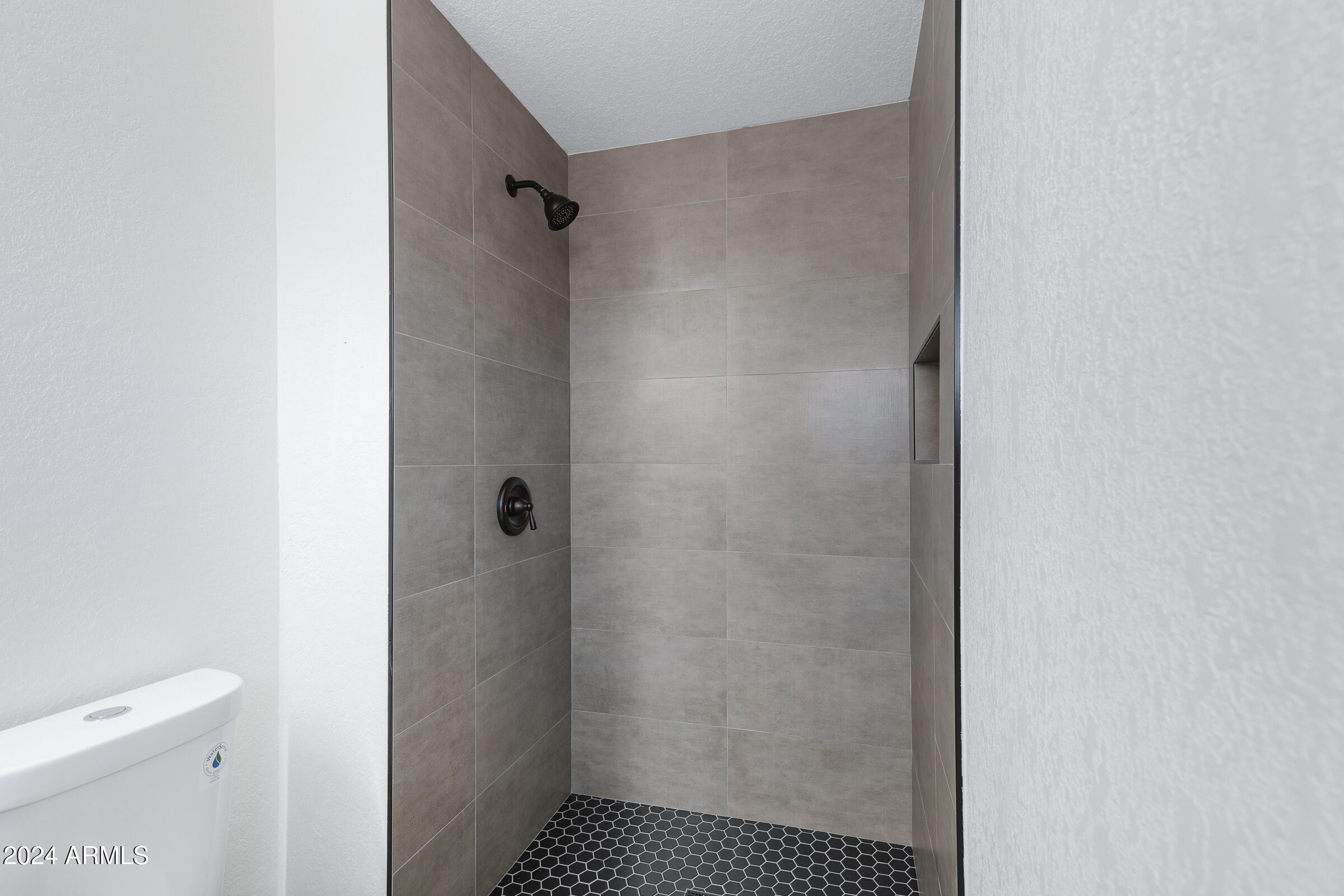 2435 West Greenway Road, Unit 2 Phoenix, AZ 85023 - Photo 27 of 37 2435 W Greenway Rd #2-27