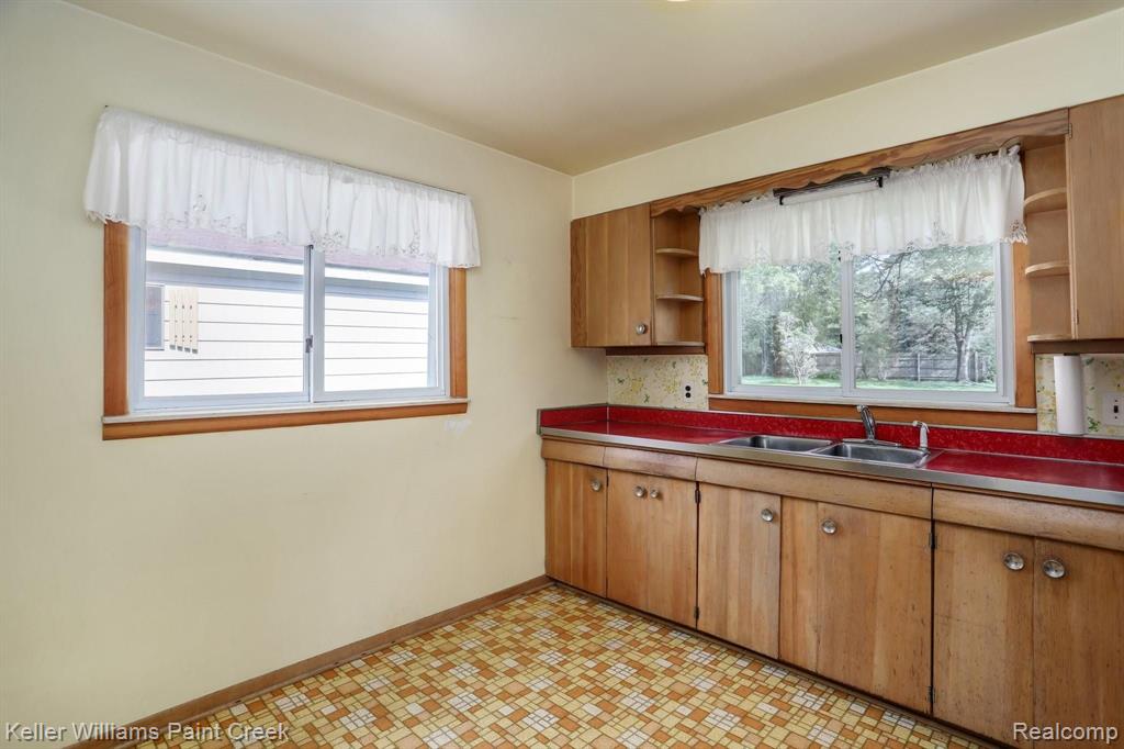 3201 Grant Road Rochester Hills, MI 48309 - Photo 6 of 16