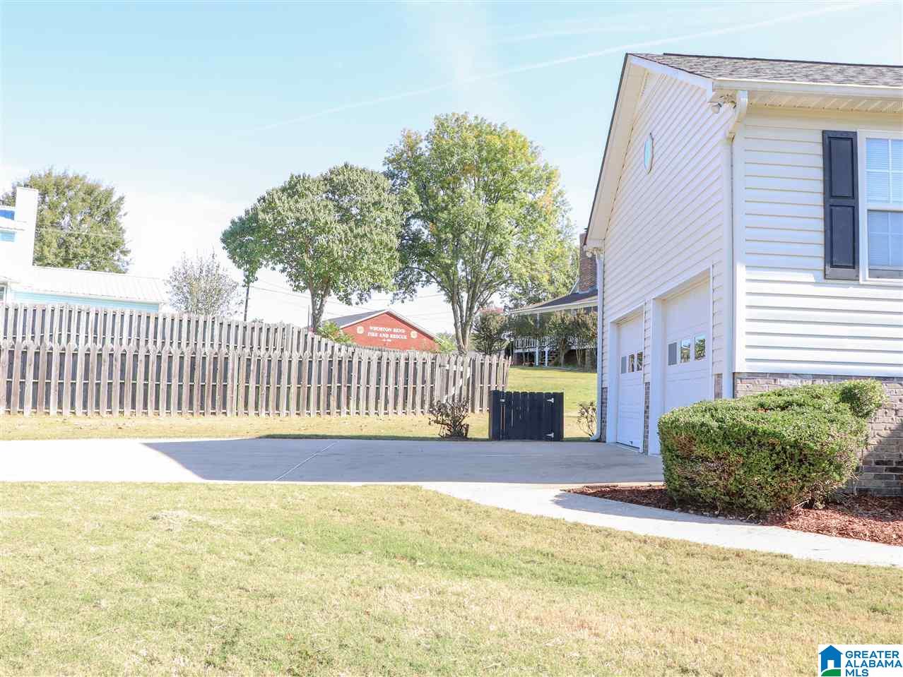 2069 Cornelia Road West Gadsden, AL 35901 - Photo 2 of 23