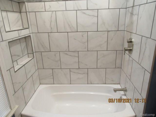 15583 Champaign Road Allen Park, MI 48101 - Photo 18 of 43 Shower 1.JPG