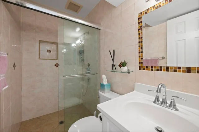 $605,000 | 6521 Wystone Avenue, Unit 3, Reseda, CA 91335