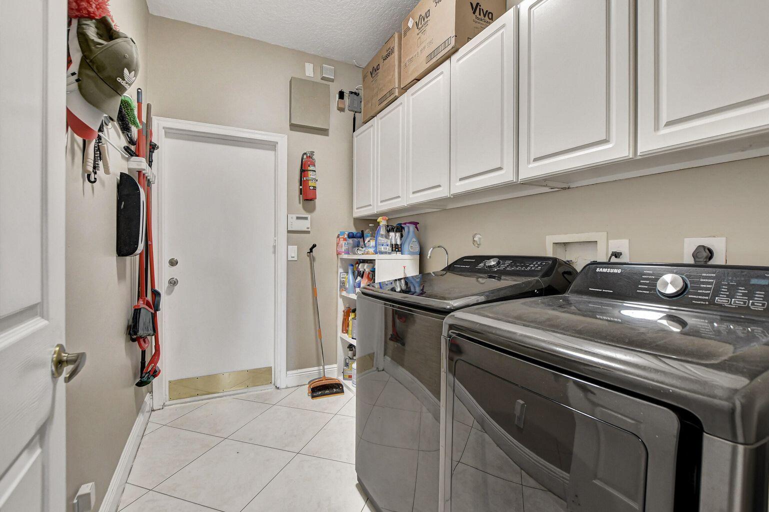 12364 Clearfalls Drive Boca Raton, FL 33428 - Photo 11 of 32 LAUNDRY