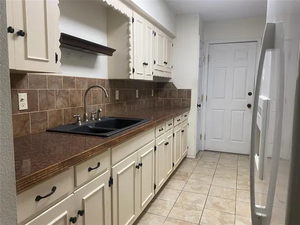 $180,000 | 808 North Hughes Street, Howe, TX 75459