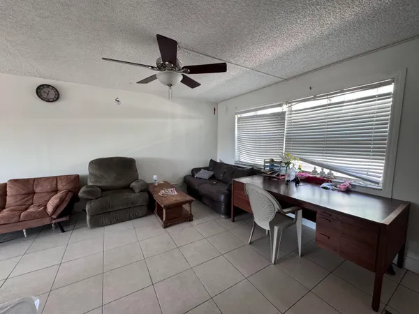 $1,900 | 1100 Southeast 4th Avenue, Unit 35, Deerfield Beach, FL 33441