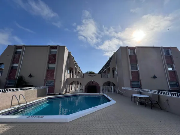 $1,900 | 1100 Southeast 4th Avenue, Unit 35, Deerfield Beach, FL 33441