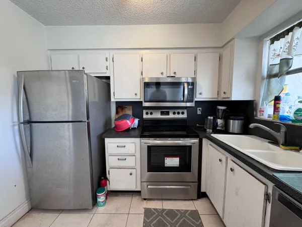 $1,900 | 1100 Southeast 4th Avenue, Unit 35, Deerfield Beach, FL 33441