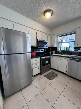 $1,900 | 1100 Southeast 4th Avenue, Unit 35, Deerfield Beach, FL 33441