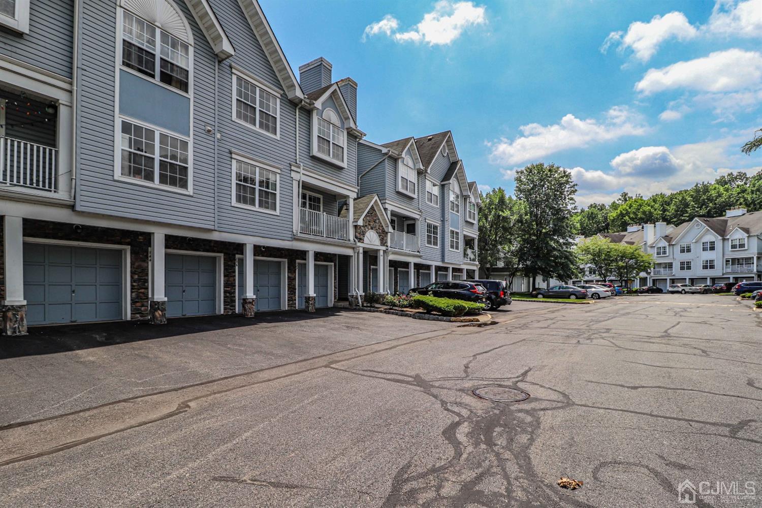 136 Prestwick Way Edison, NJ 08820 - Photo 2 of 33 Gallery Image 2