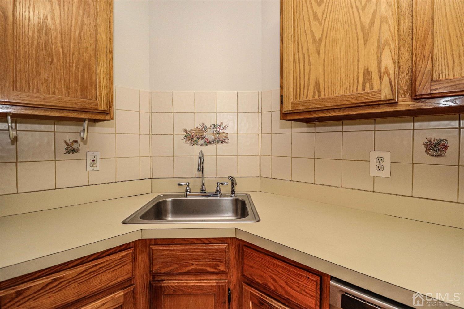 136 Prestwick Way Edison, NJ 08820 - Photo 12 of 33 Gallery Image 12