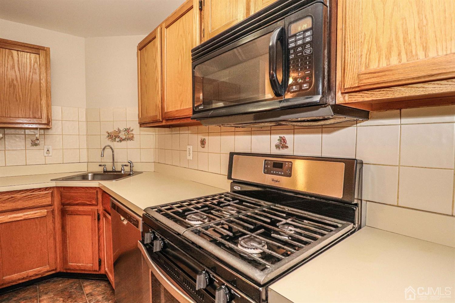 136 Prestwick Way Edison, NJ 08820 - Photo 14 of 33 Gallery Image 14
