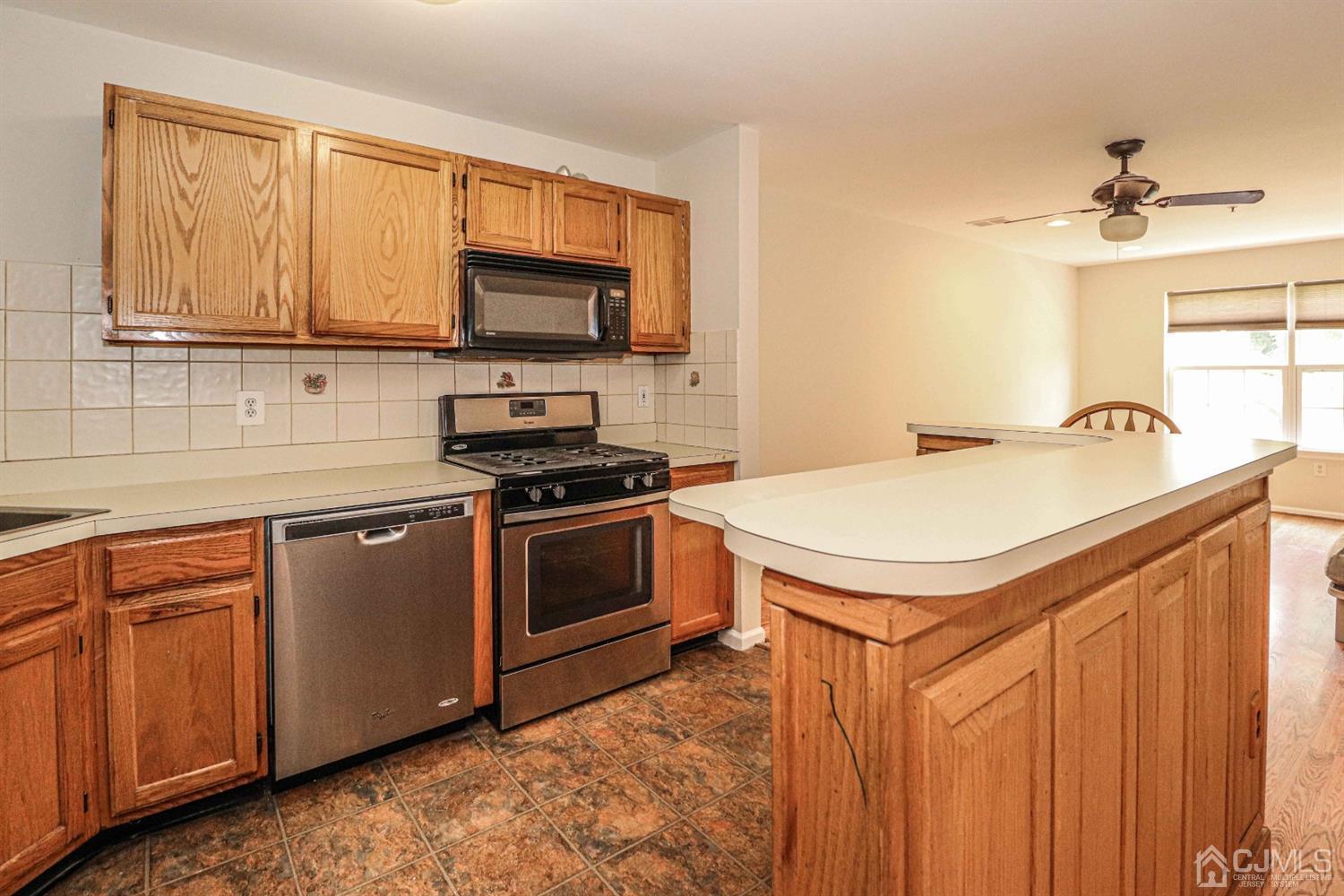 136 Prestwick Way Edison, NJ 08820 - Photo 15 of 33 Gallery Image 15