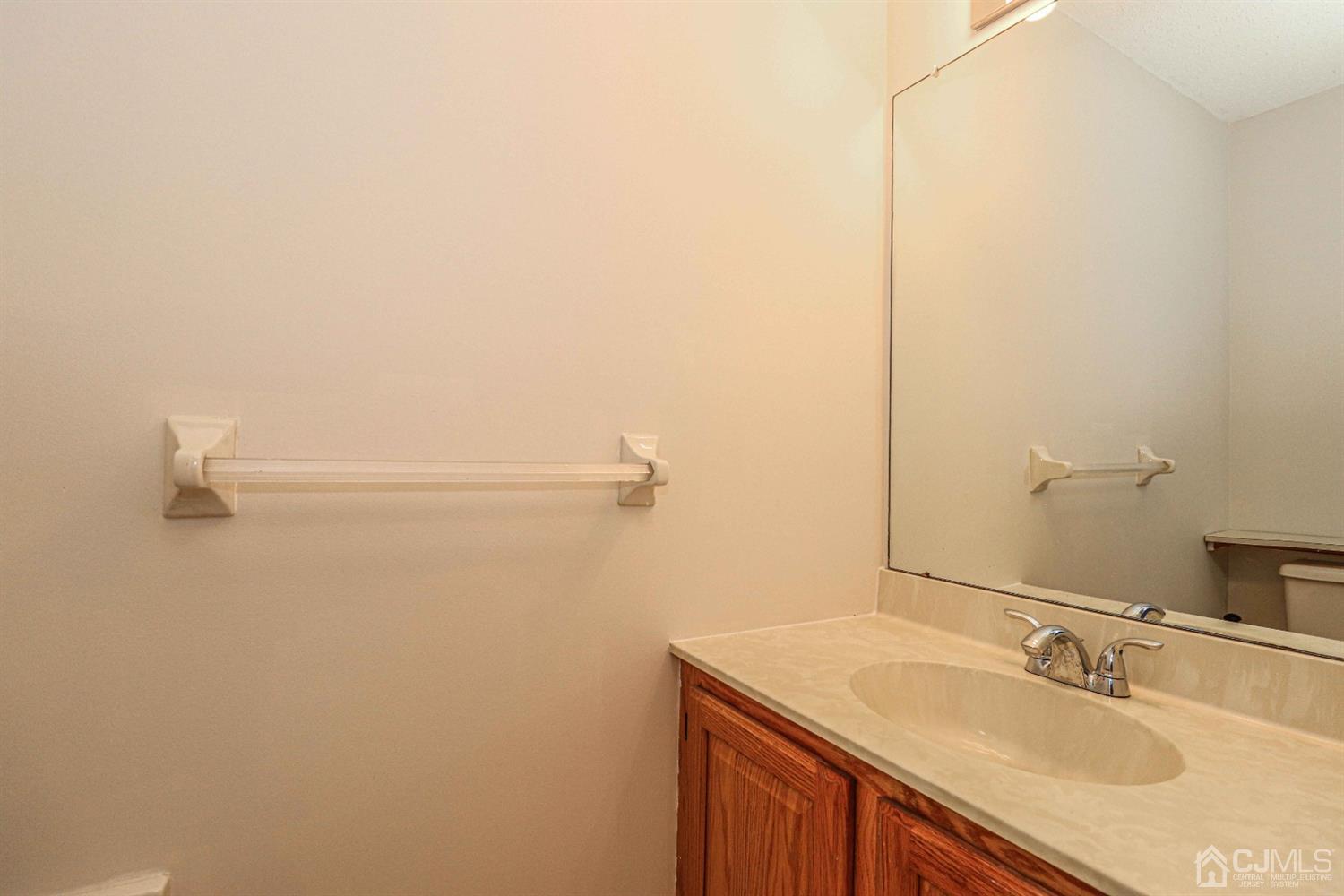 136 Prestwick Way Edison, NJ 08820 - Photo 17 of 33 Gallery Image 17