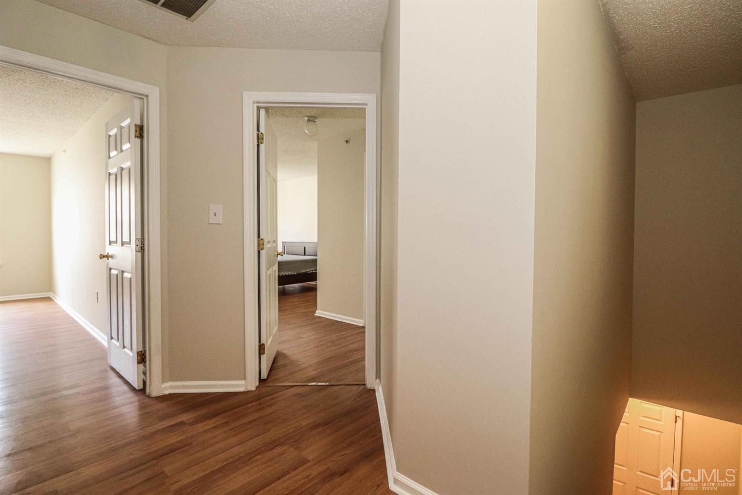 136 Prestwick Way Edison, NJ 08820 - Photo 18 of 33 Gallery Image 18