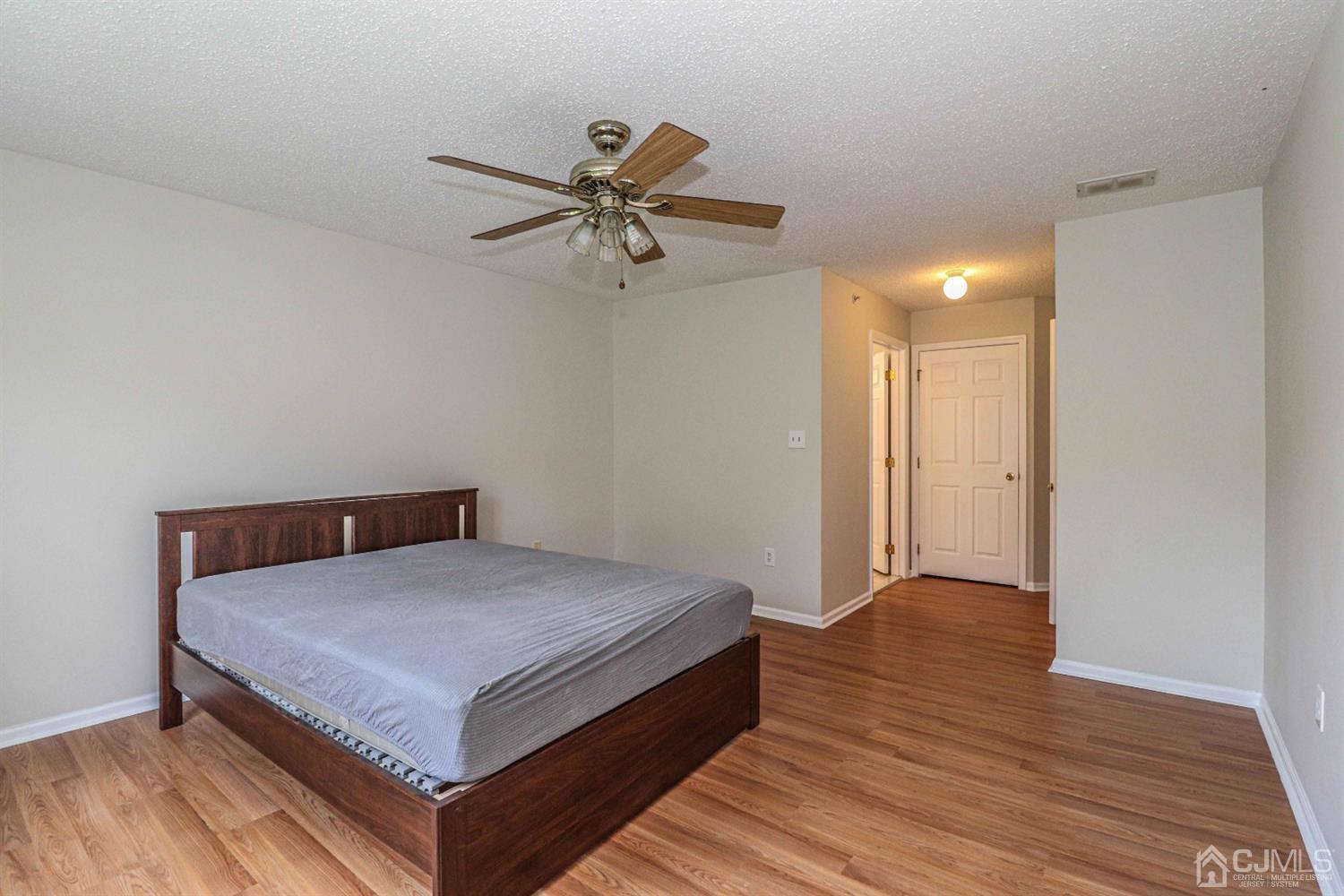 136 Prestwick Way Edison, NJ 08820 - Photo 21 of 33 Gallery Image 21