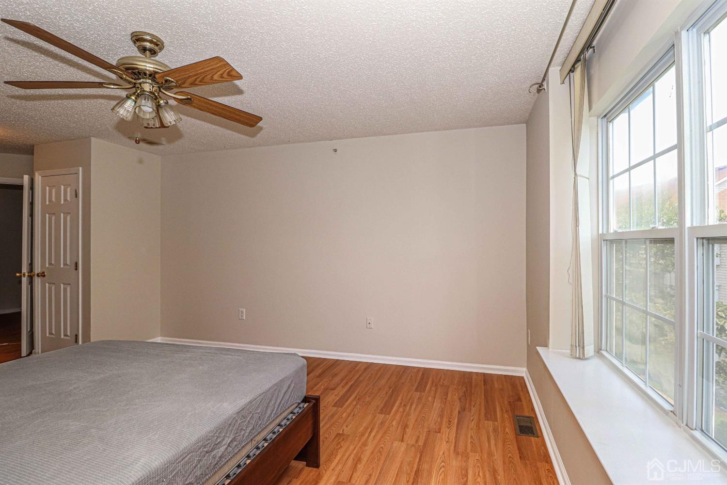 136 Prestwick Way Edison, NJ 08820 - Photo 22 of 33 Gallery Image 22