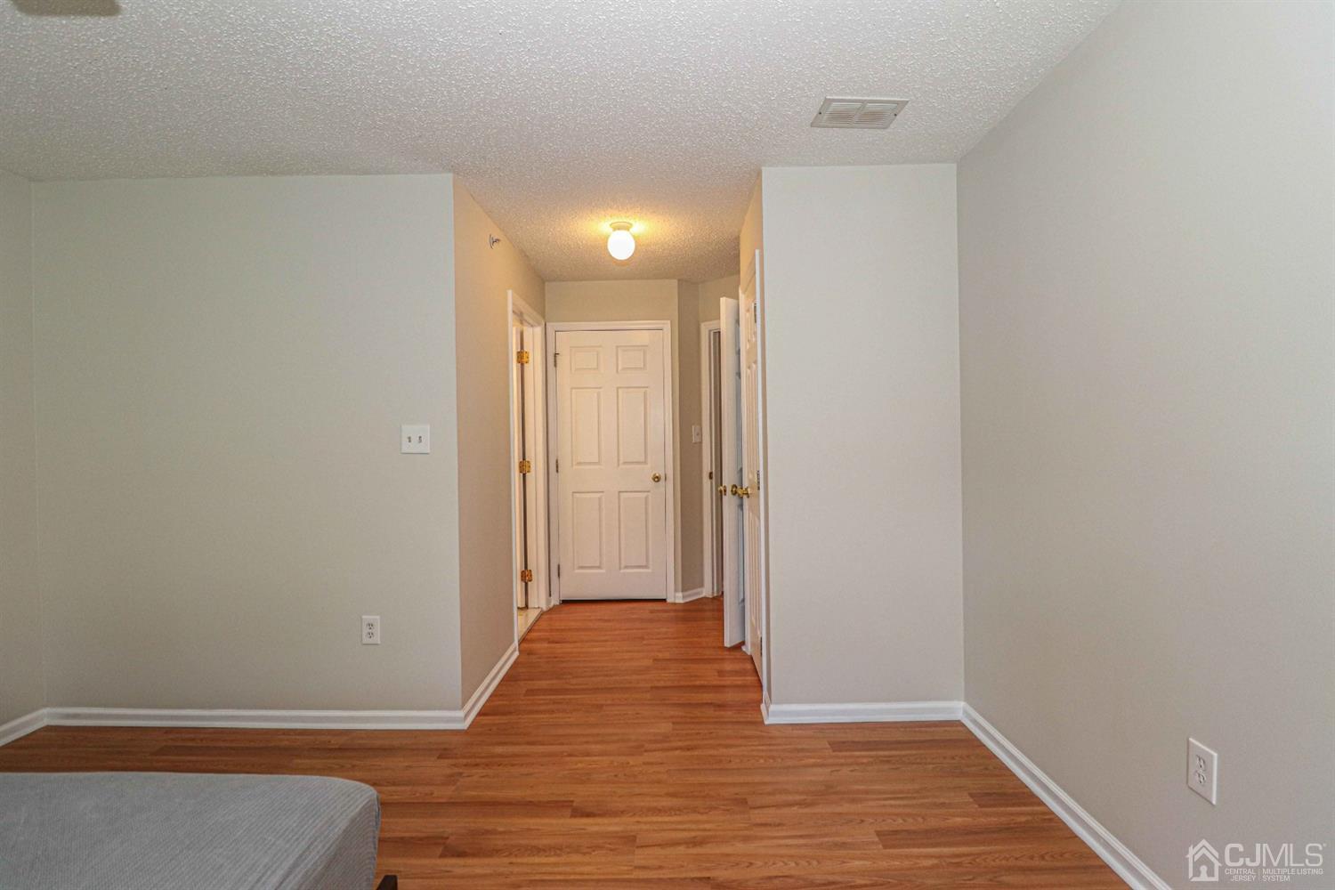 136 Prestwick Way Edison, NJ 08820 - Photo 23 of 33 Gallery Image 23