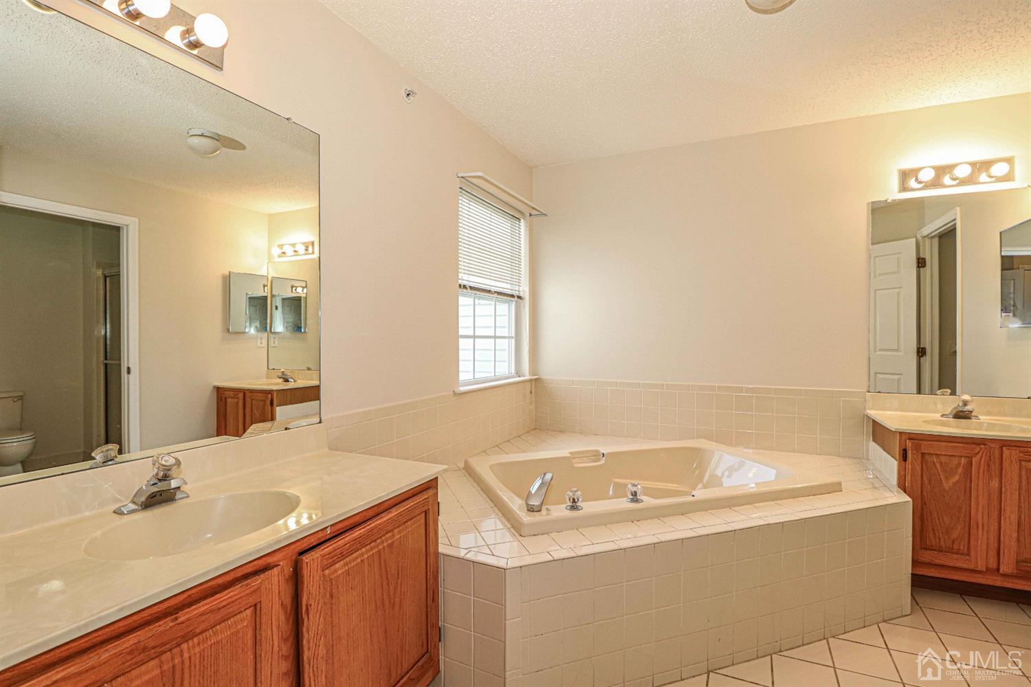 136 Prestwick Way Edison, NJ 08820 - Photo 26 of 33 Gallery Image 26