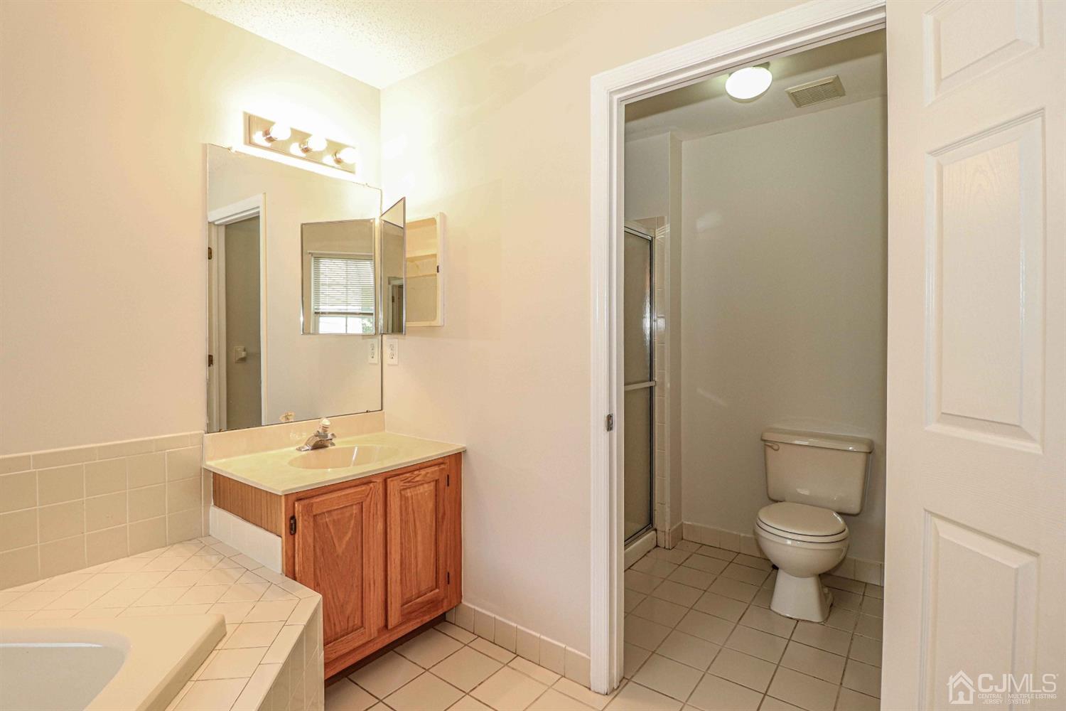 136 Prestwick Way Edison, NJ 08820 - Photo 27 of 33 Gallery Image 27