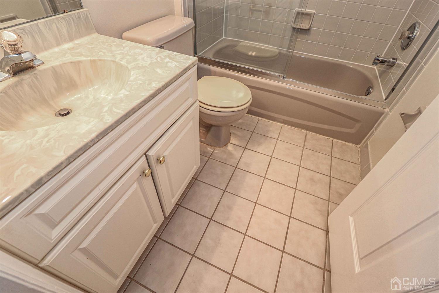 136 Prestwick Way Edison, NJ 08820 - Photo 33 of 33 Gallery Image 33