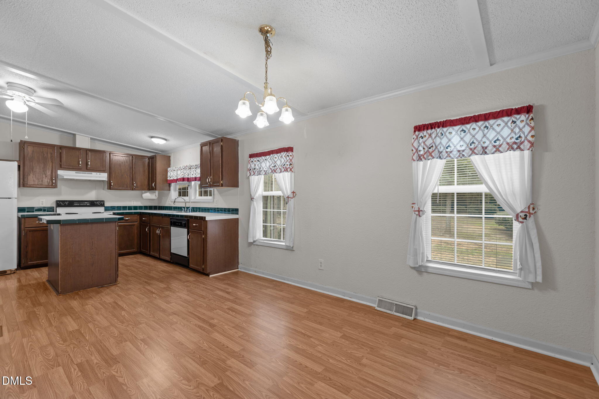 940 Richardson Road Zebulon, NC 27597 - Photo 13 of 54 Dining and Kitchen