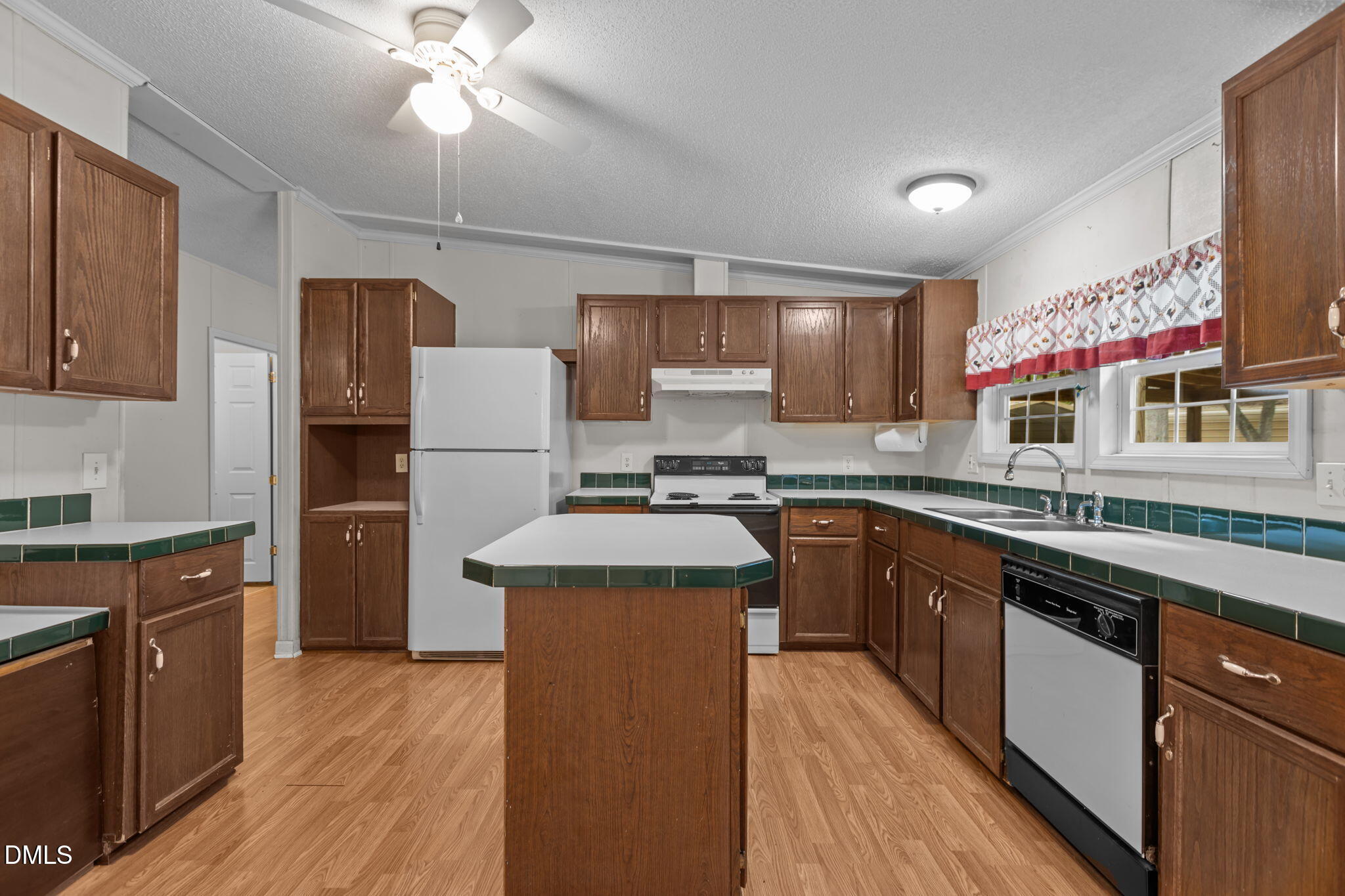 940 Richardson Road Zebulon, NC 27597 - Photo 15 of 54 Kitchen