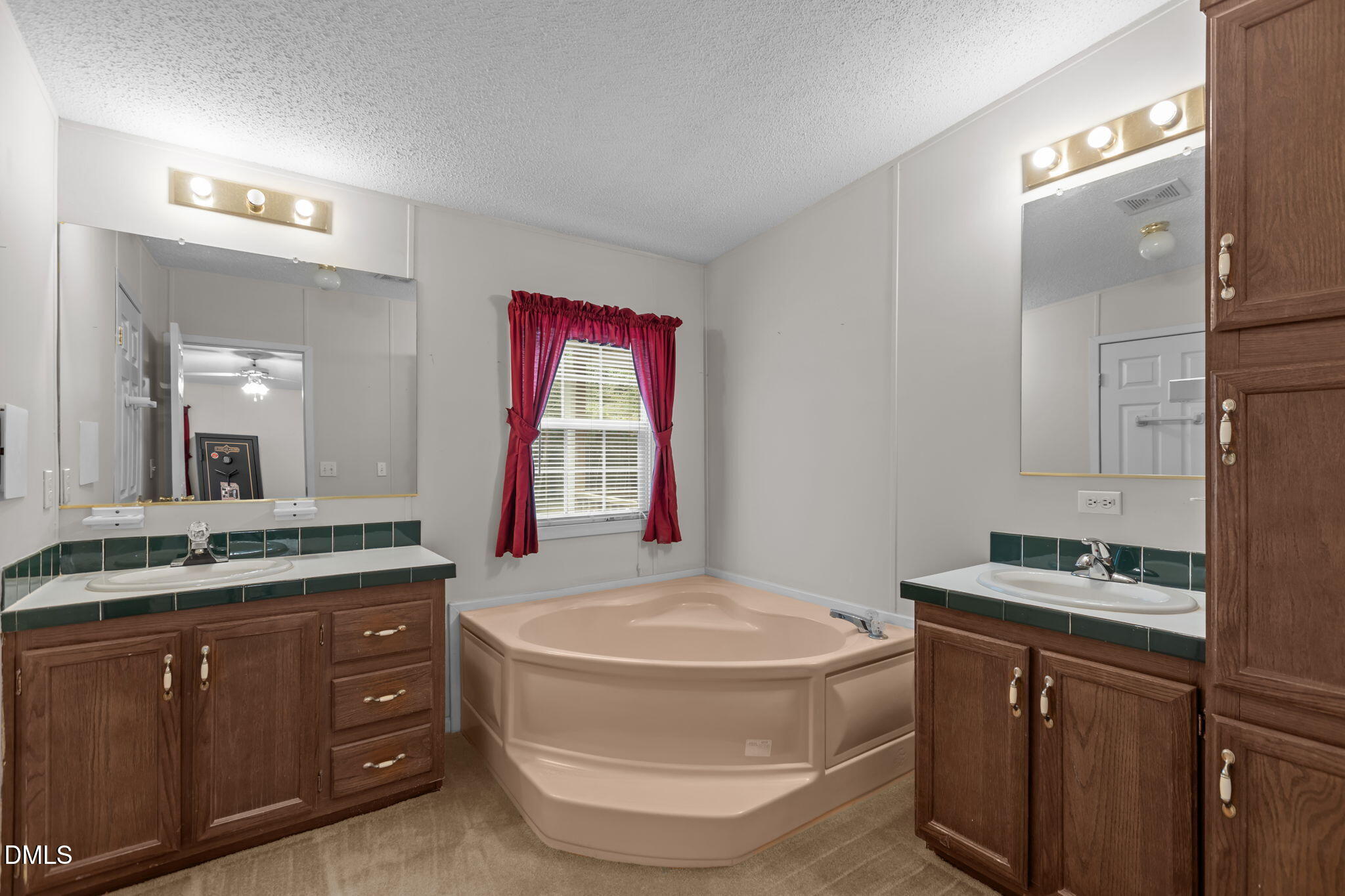 940 Richardson Road Zebulon, NC 27597 - Photo 22 of 54 Primary Bath