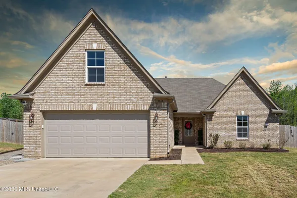 $345,000 | 7616 Ridgefield Drive, Horn Lake, MS 38637