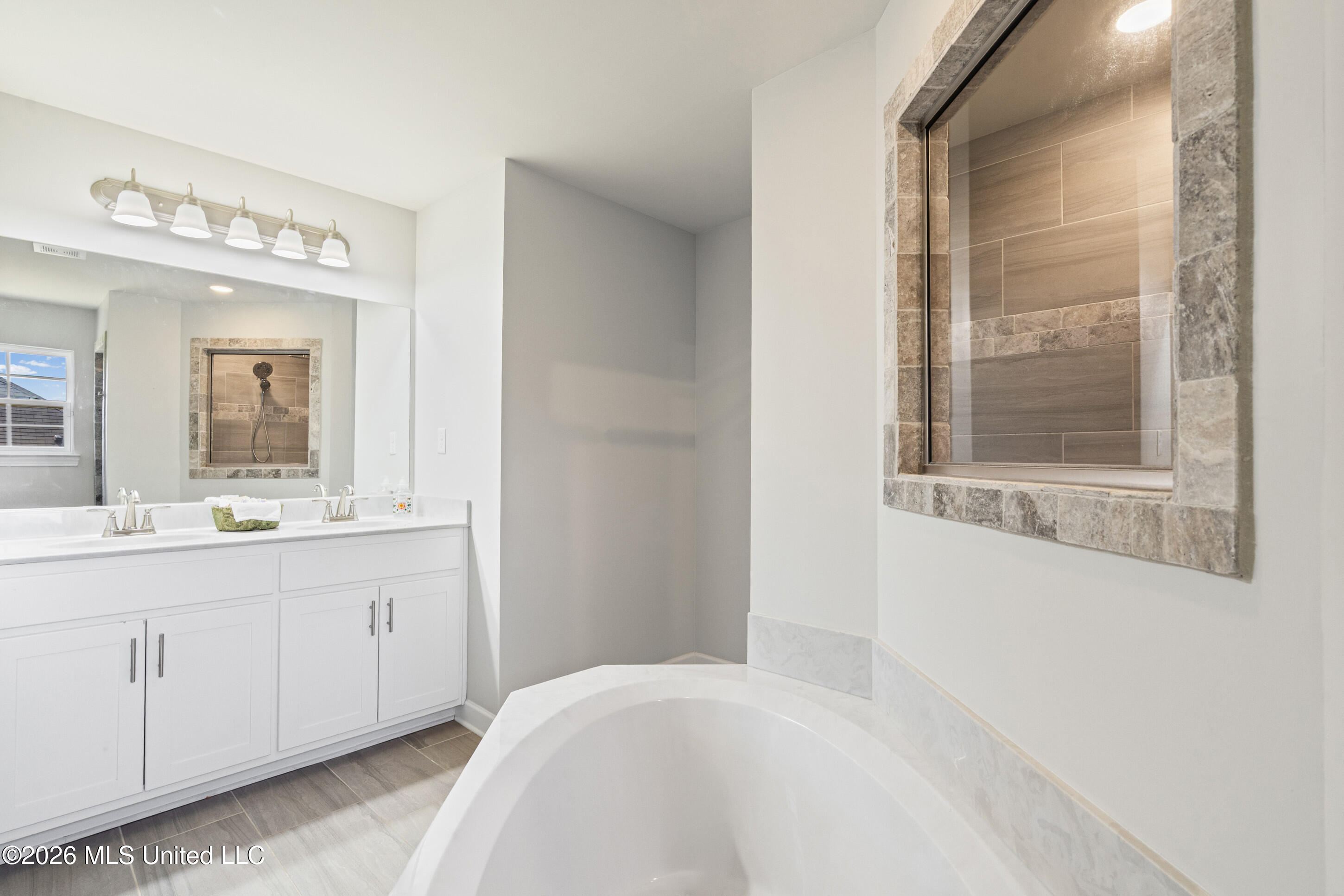 7616 Ridgefield Drive Horn Lake, MS 38637 - Photo 14 of 26 14_13-primarybath1