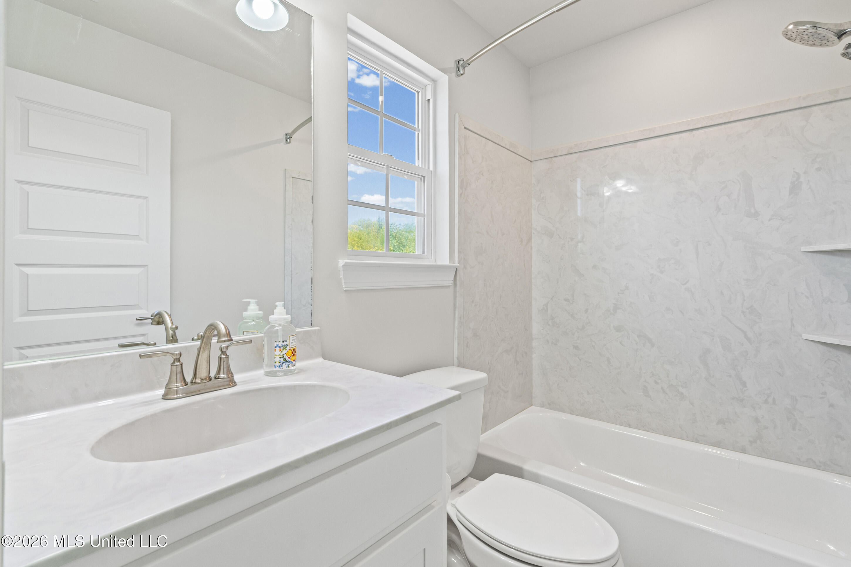 7616 Ridgefield Drive Horn Lake, MS 38637 - Photo 20 of 26 21_20-bath3