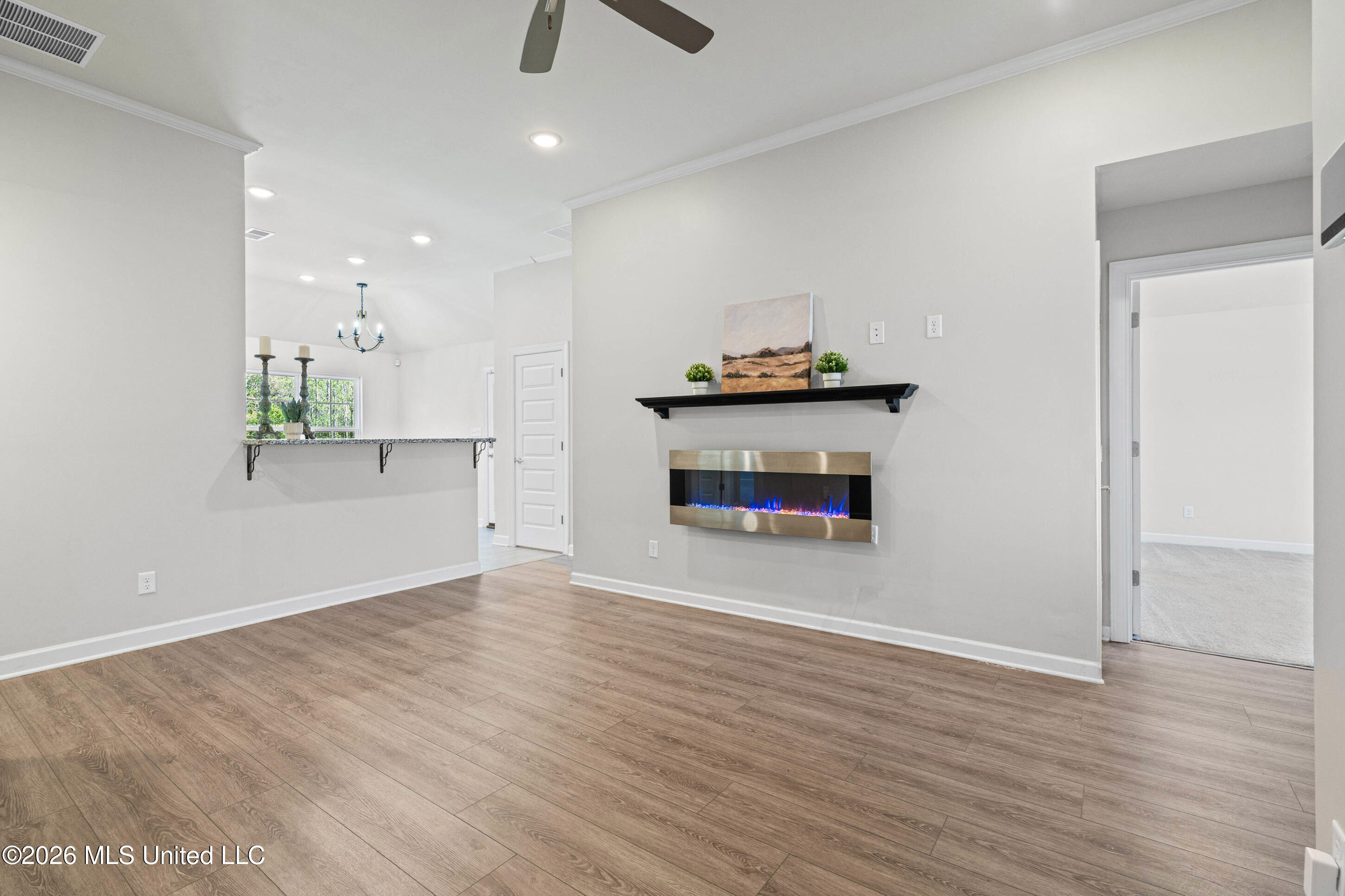 7616 Ridgefield Drive Horn Lake, MS 38637 - Photo 7 of 26 7_6-livingrm2