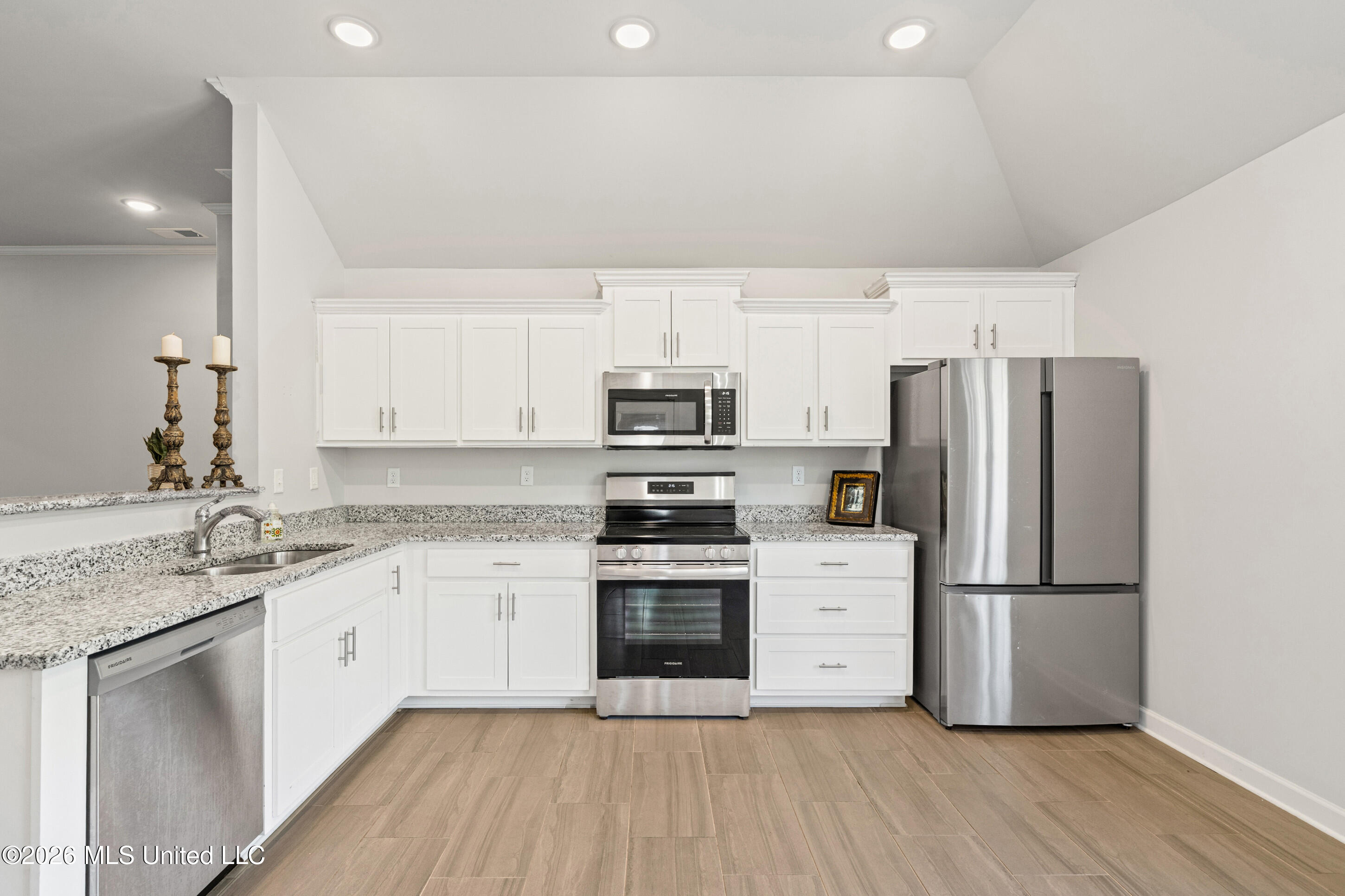 7616 Ridgefield Drive Horn Lake, MS 38637 - Photo 9 of 26 10_9-kitchen2