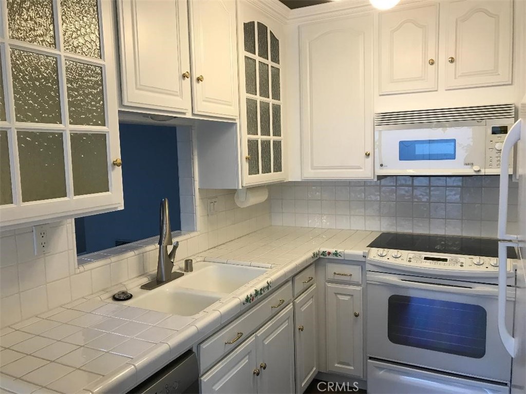 5945 Armaga Spring Road, Unit B Rancho Palos Verdes, CA 90275 - Photo 5 of 11 a kitchen with granite countertop a sink and a stove