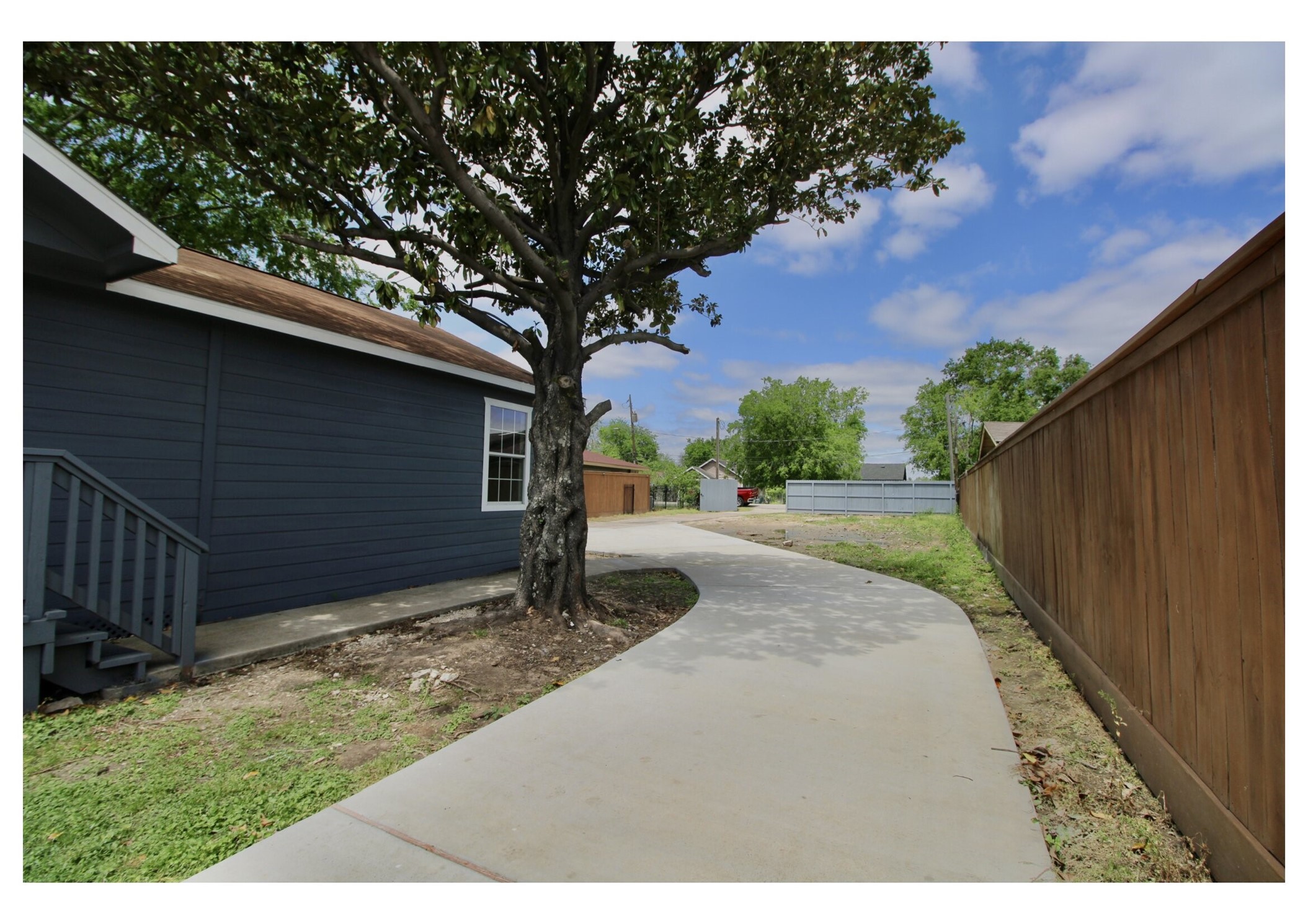 409 Robert Lee Road Houston, TX 77009 - Photo 23 of 32 Reverse angle of the property.