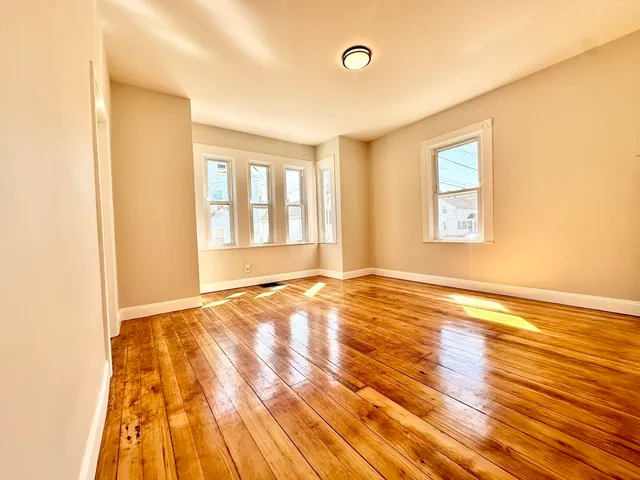 $2,200 | 299 Cedar Street, Unit 1, New Bedford, MA 02740