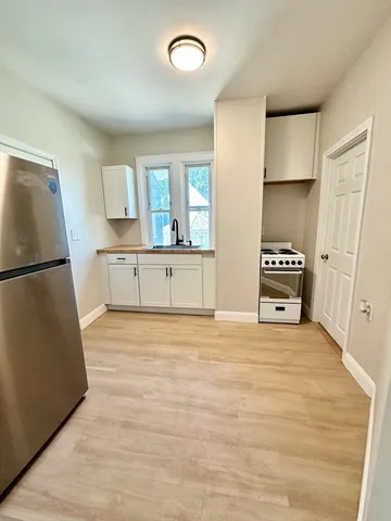 $2,200 | 299 Cedar Street, Unit 1, New Bedford, MA 02740