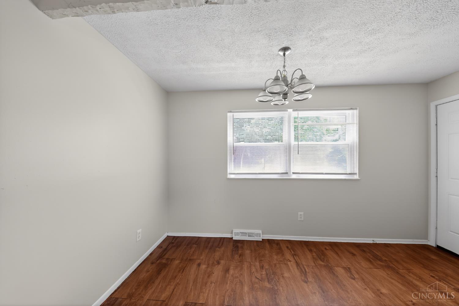 5511 Muddy Creek Road Cincinnati, OH 45238 - Photo 9 of 29
