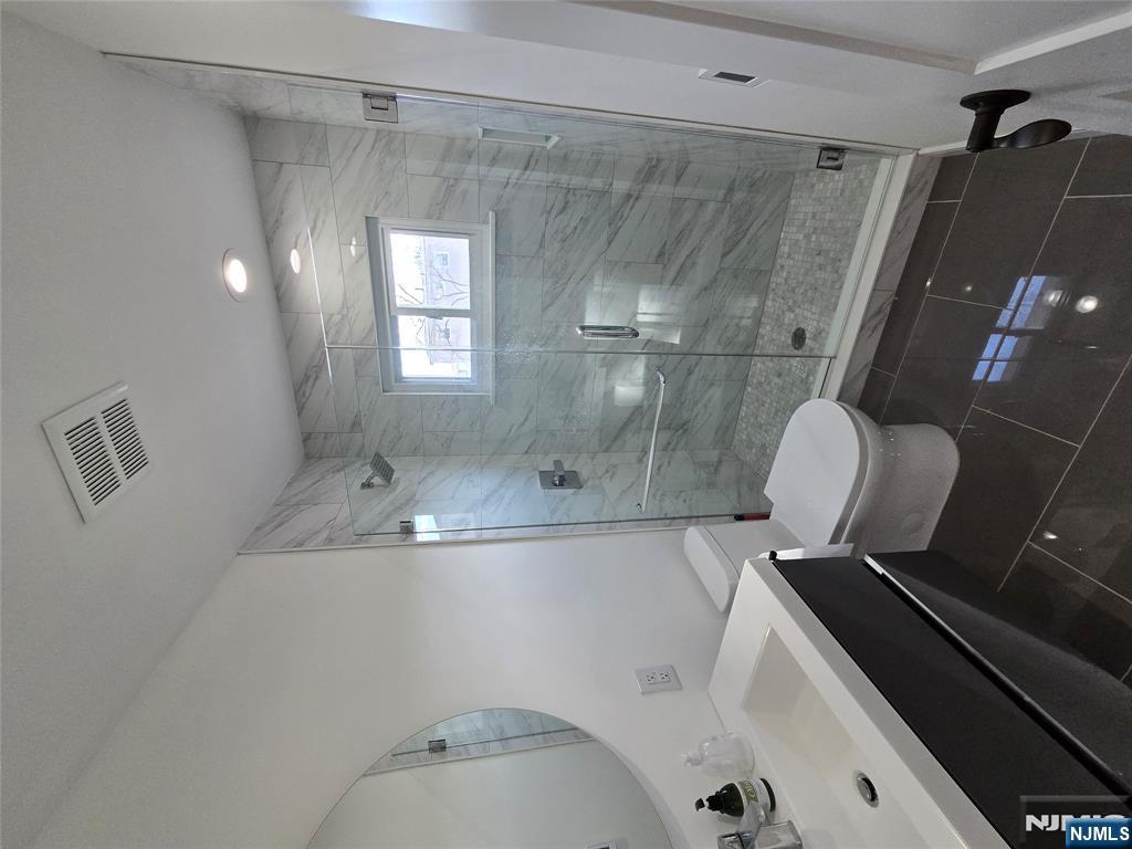 38 Bobbink Terrace East Rutherford, NJ 07073 - Photo 11 of 22
