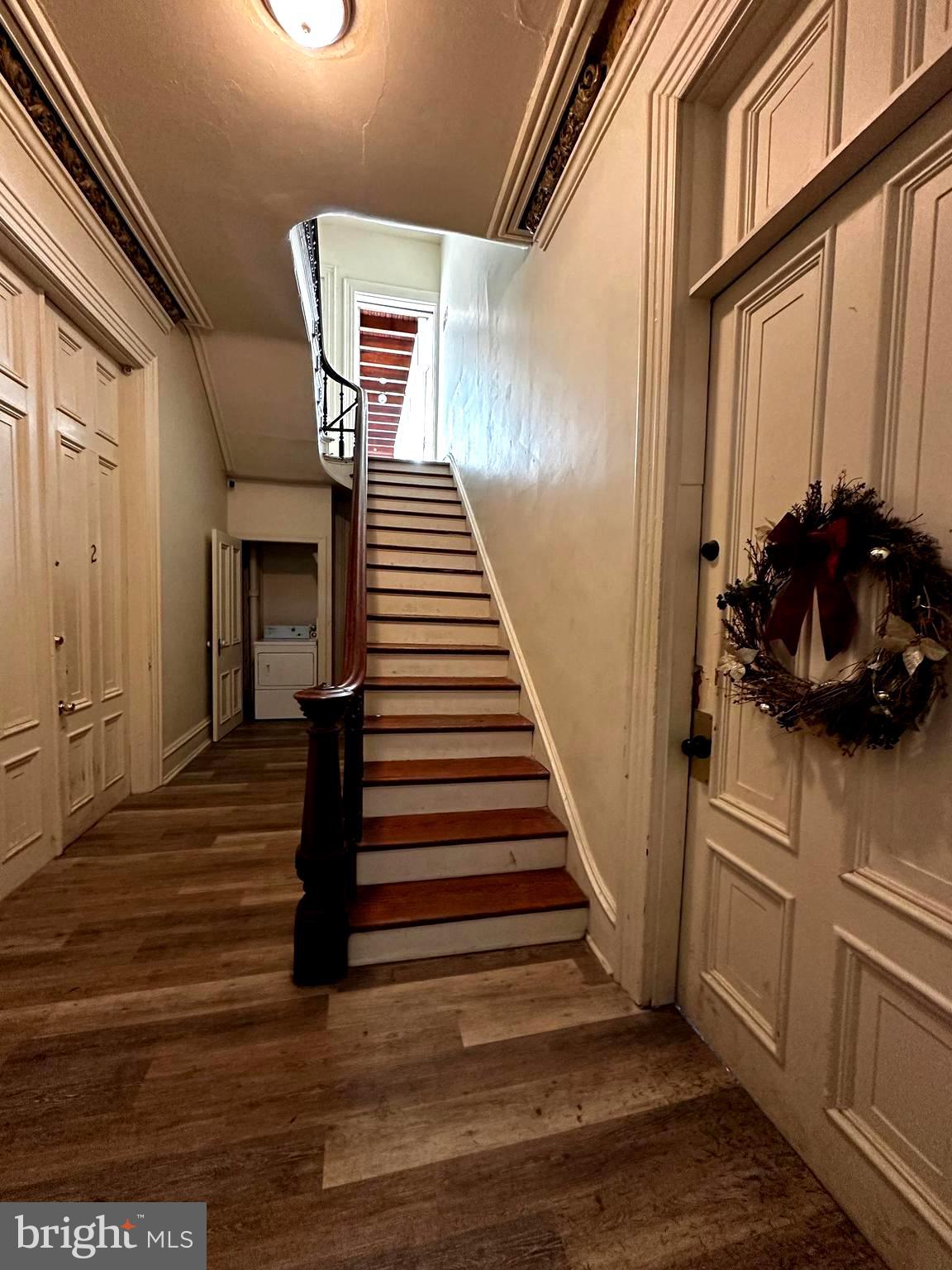 26 South State Street Dover, DE 19901 - Photo 6 of 16 a view of a entryway