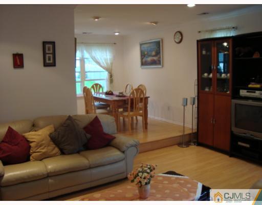 53 Rainford Road Edison, NJ 08820 - Photo 3 of 10