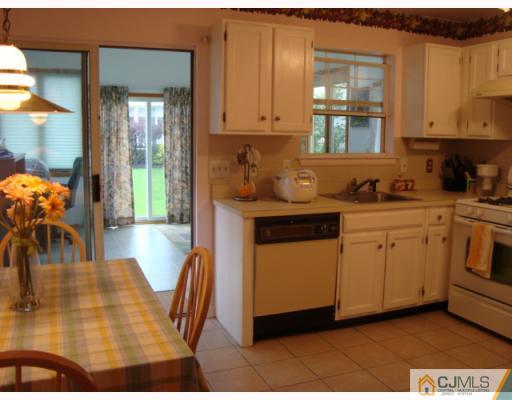 53 Rainford Road Edison, NJ 08820 - Photo 4 of 10