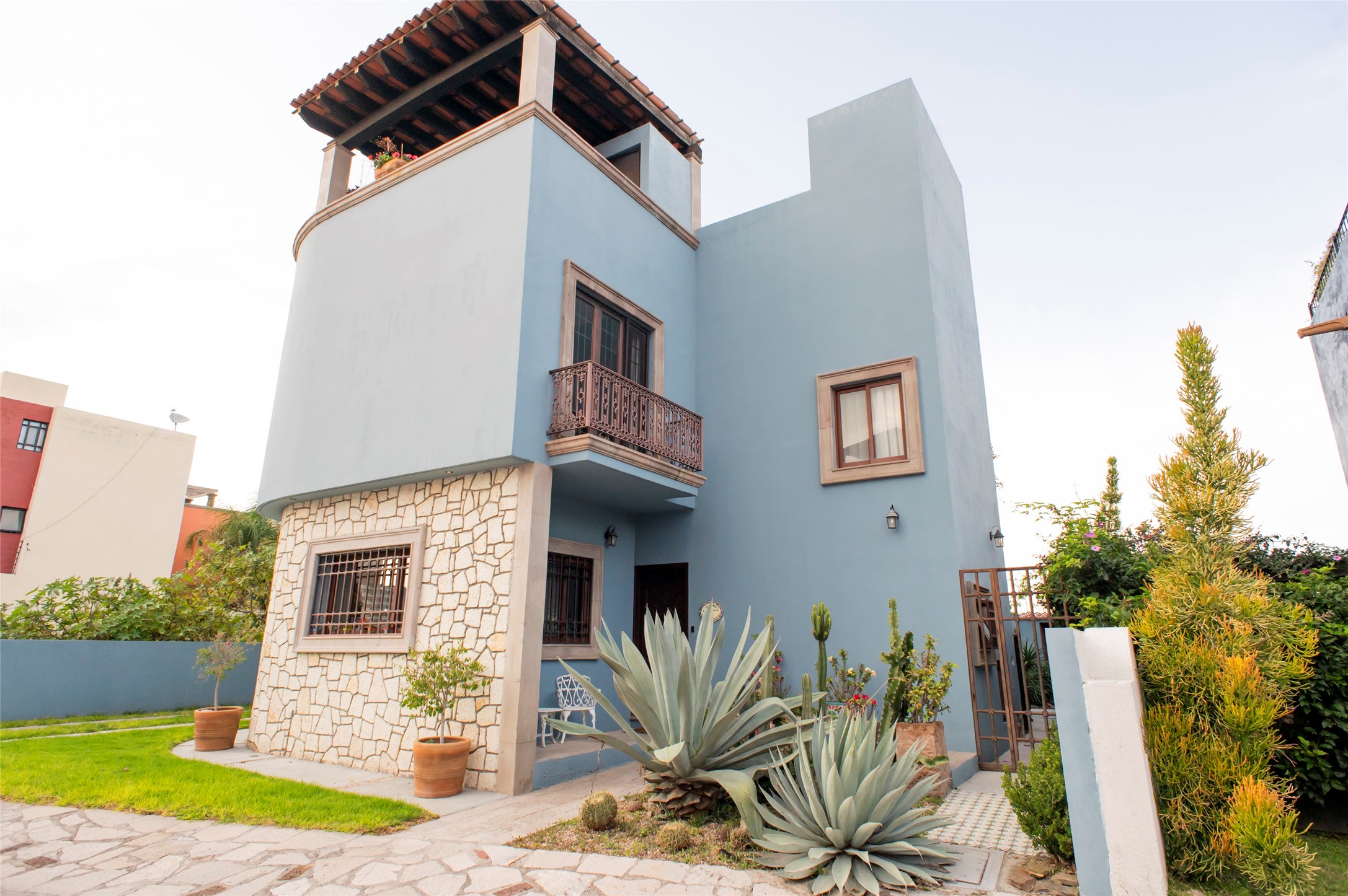 6 Camino Norte undefined, undefined 00000 - Photo 3 of 34 a view of a front of house with a yard