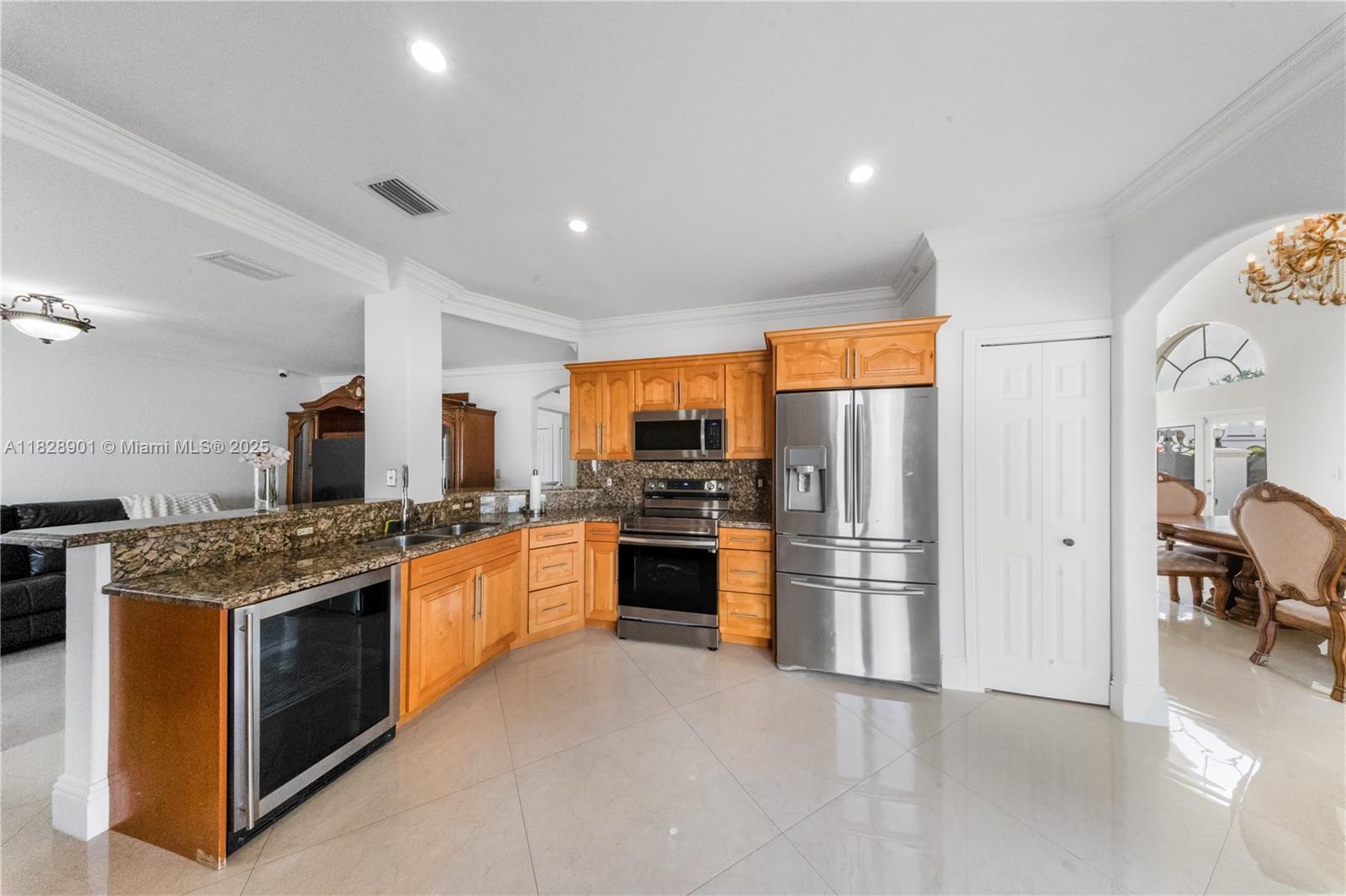 6102 Southwest 159th Court Miami, FL 33193 - Photo 11 of 44