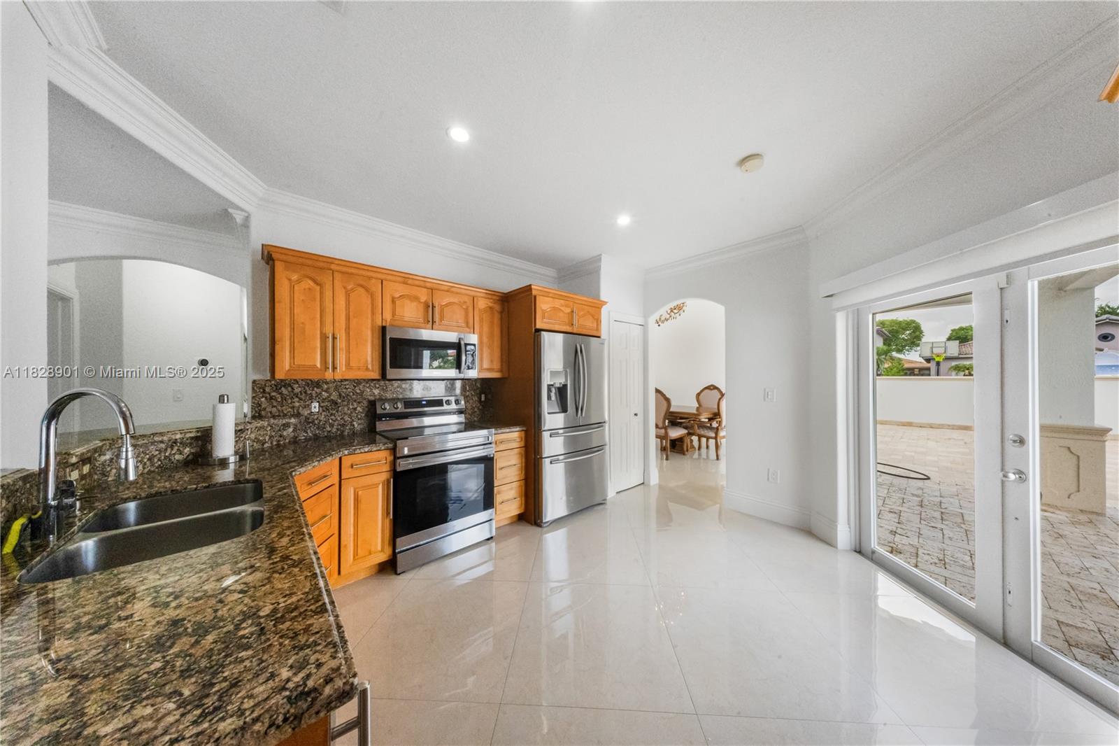 6102 Southwest 159th Court Miami, FL 33193 - Photo 12 of 44