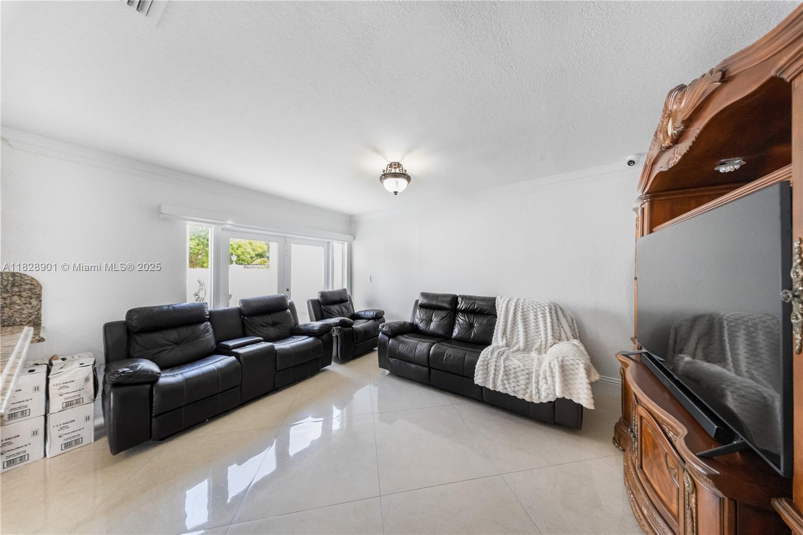 6102 Southwest 159th Court Miami, FL 33193 - Photo 7 of 44