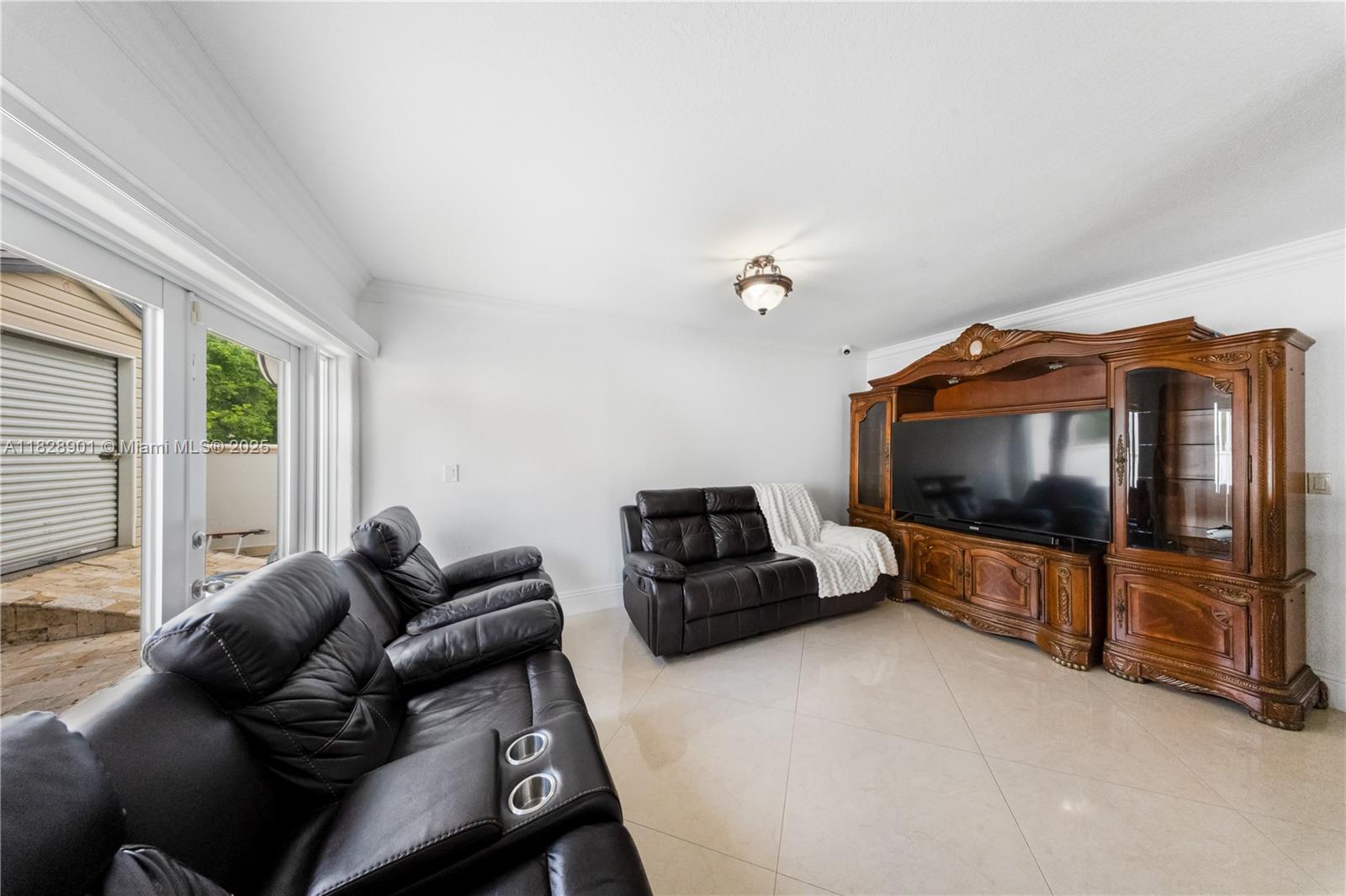 6102 Southwest 159th Court Miami, FL 33193 - Photo 8 of 44