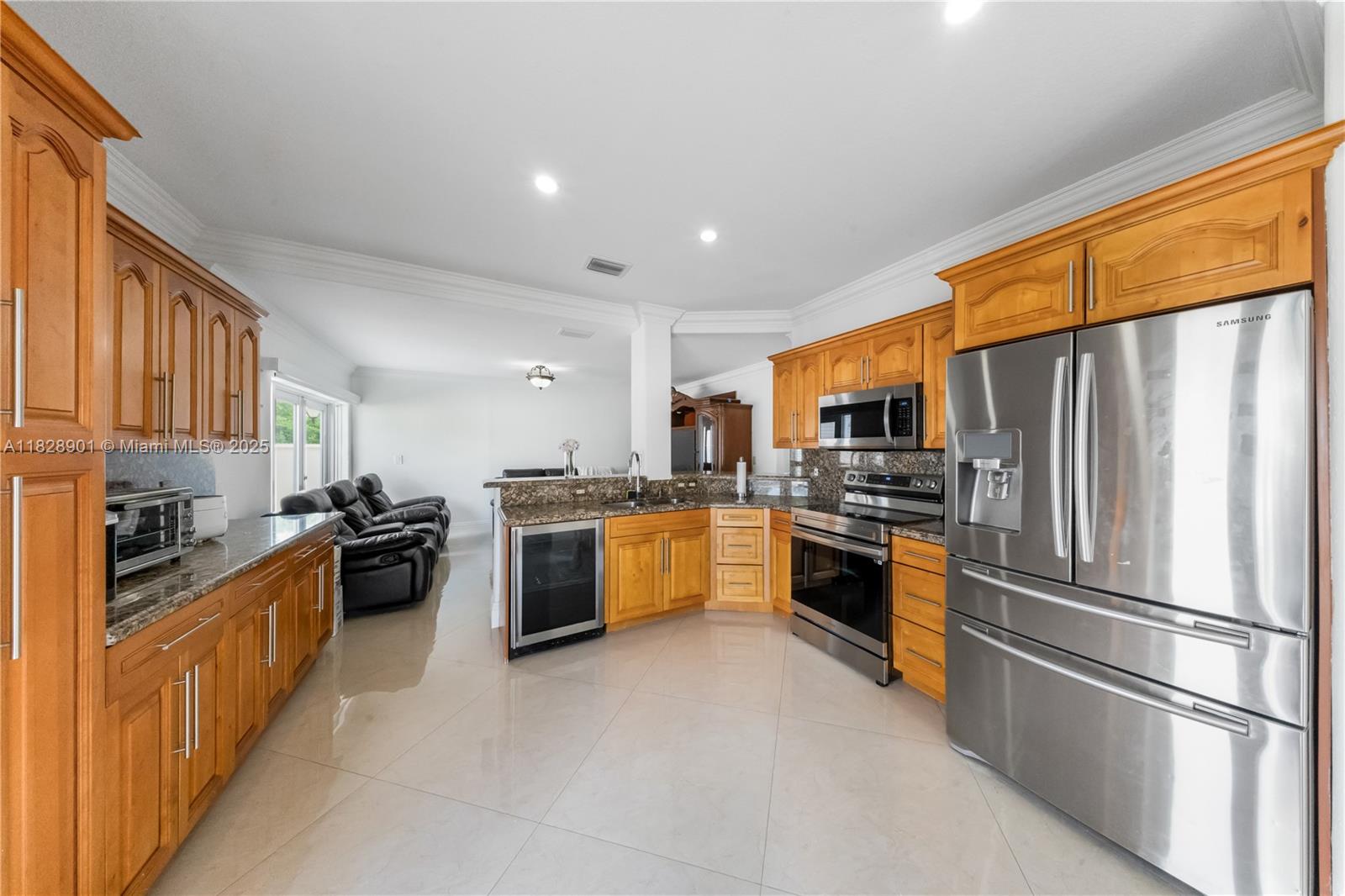 6102 Southwest 159th Court Miami, FL 33193 - Photo 9 of 44