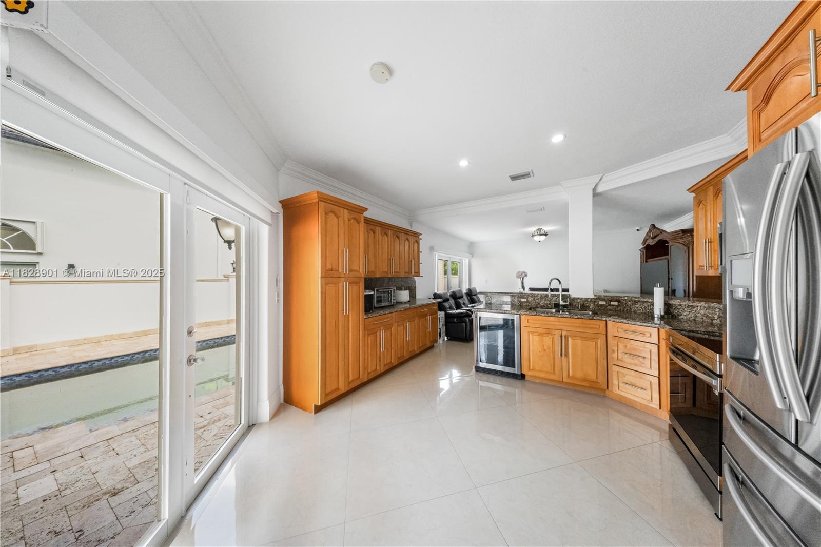 6102 Southwest 159th Court Miami, FL 33193 - Photo 10 of 44