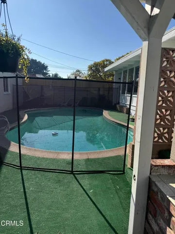 a view of house with a yard