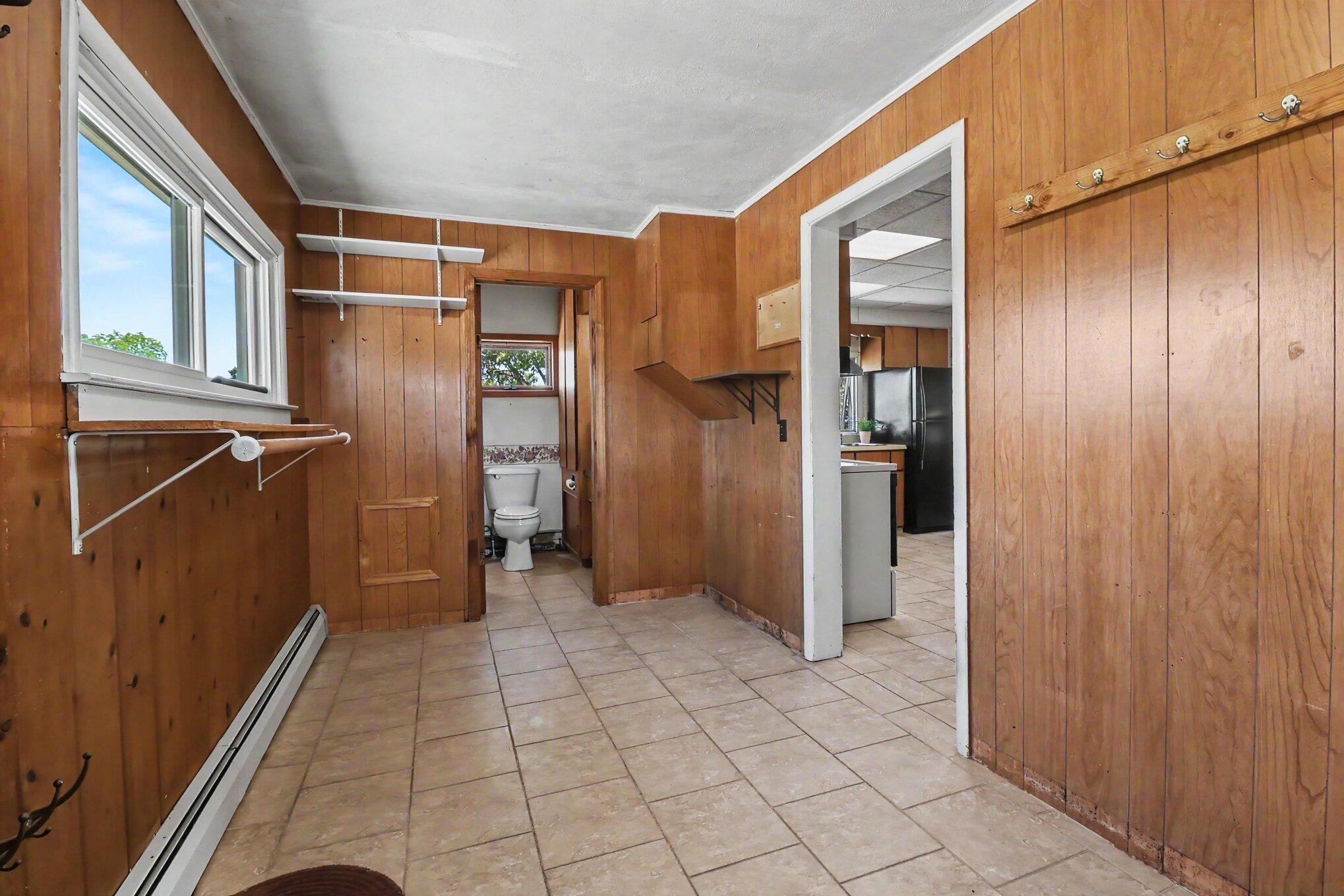 4559 South Maple Island Road Hesperia, MI 49421 - Photo 19 of 40 Entry room