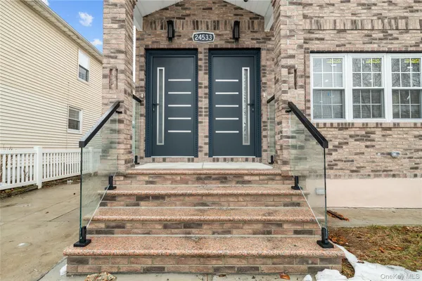 a view of entryway with a front door